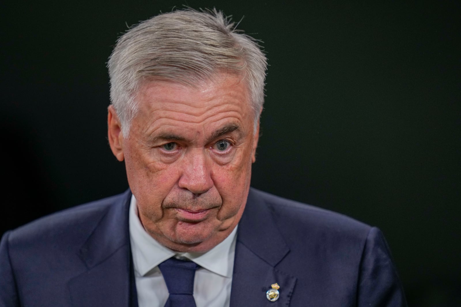 Real Madrid's head coach Carlo Ancelotti looks out from the bench prior a Spanish La Liga soccer match between Real Madrid and Alaves at Santiago Bernabeu stadium in Madrid, Spain, Tuesday, Sept. 24, 2024. (AP Photo/Manu Fernandez)