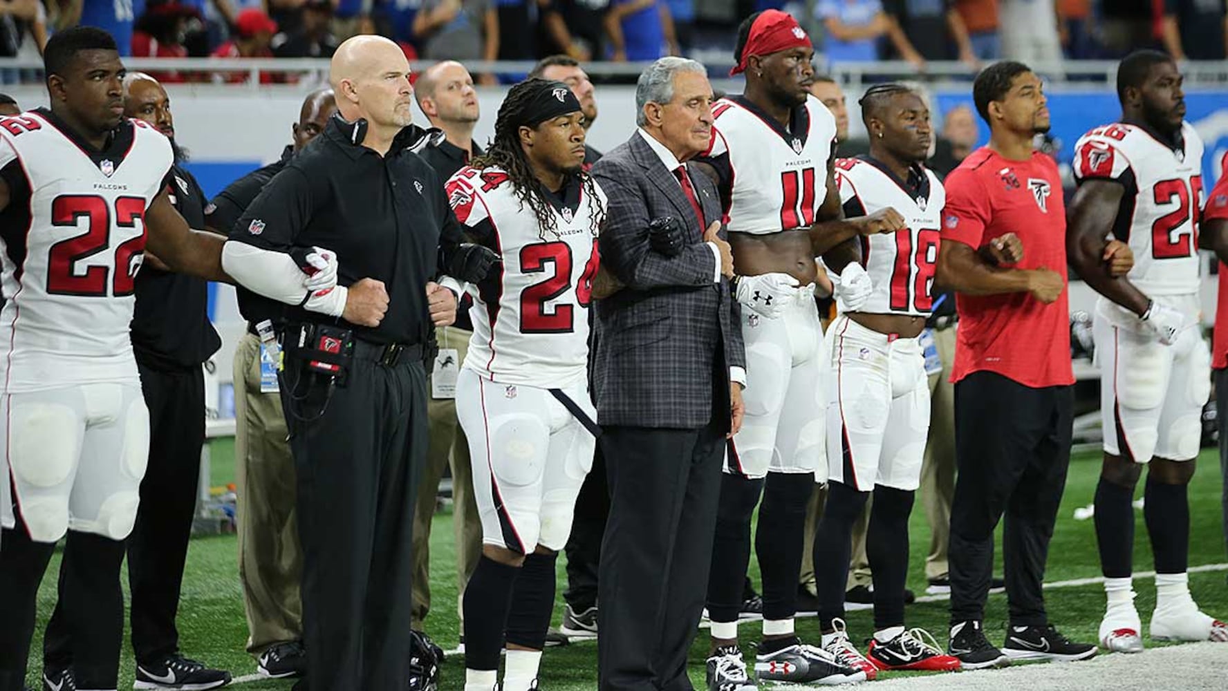 Photos: Falcons, other NFL teams show solidarity during National Anthem