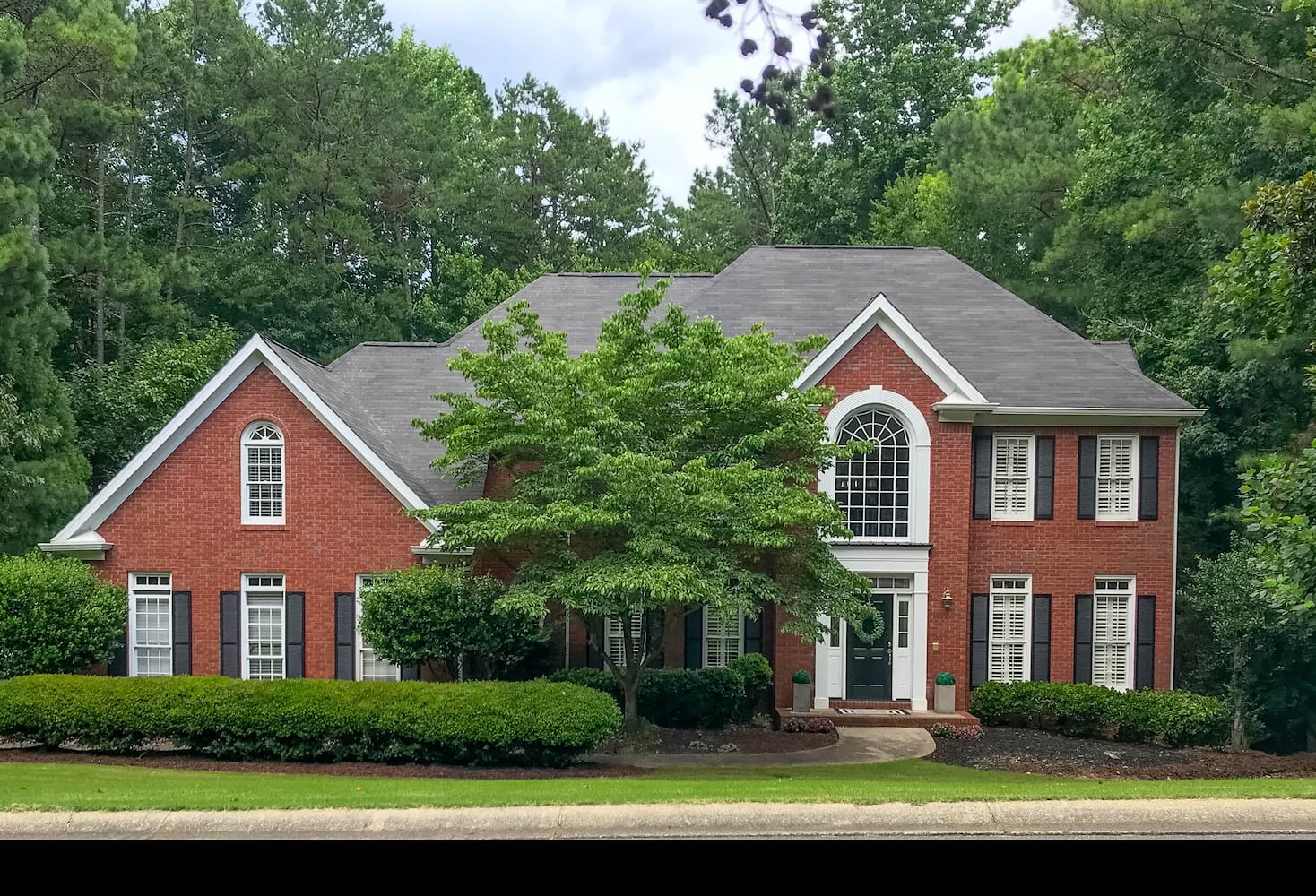 Photos: Cobb County family’s contemporary home shines with pops of color