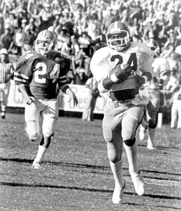 Former wide receiver Lindsay Scott (right) played for the New Orleans Saints from 1982-1985. He also played for the Georgia Bulldogs.