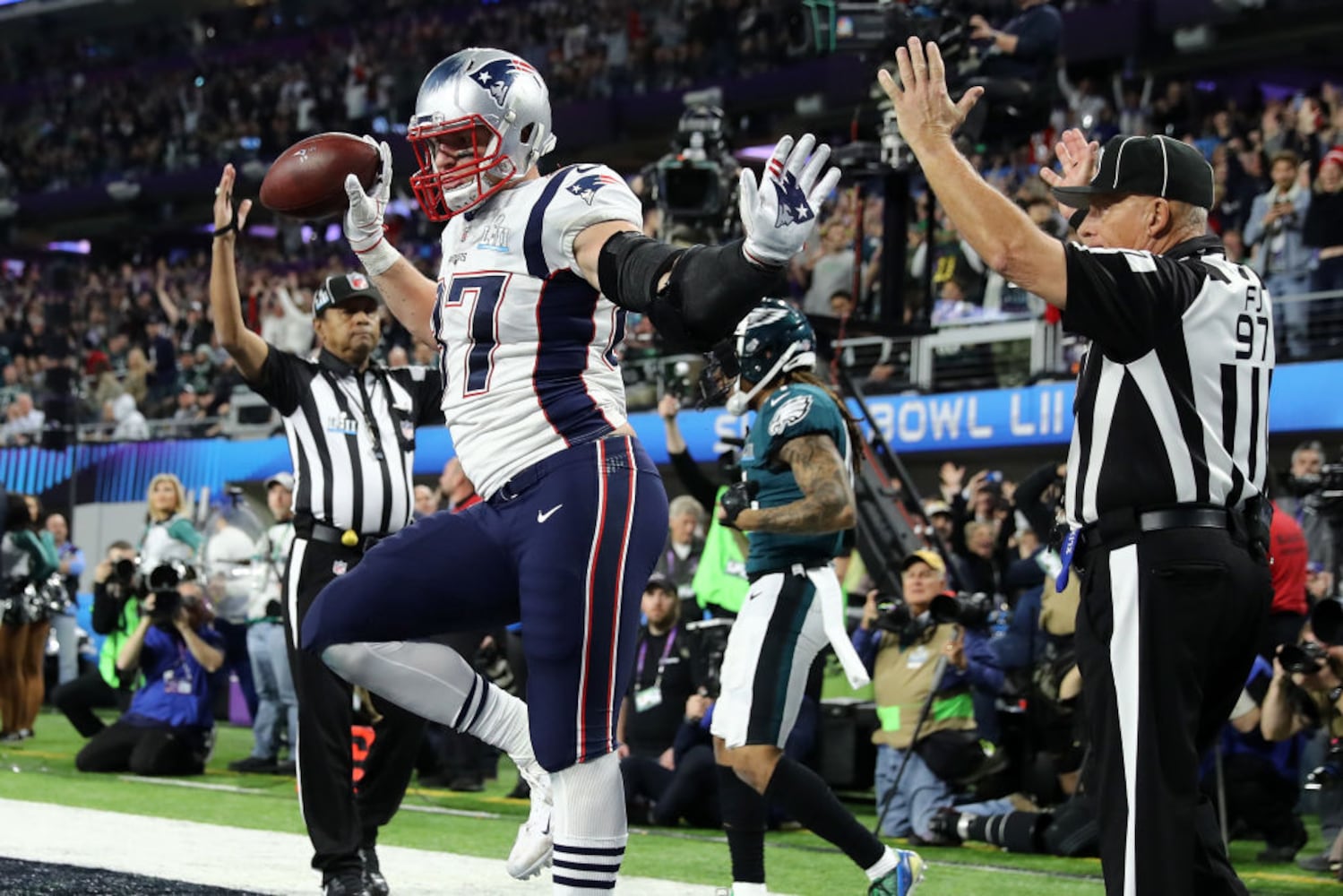 Eagles beat Patriots to win Super Bowl 52