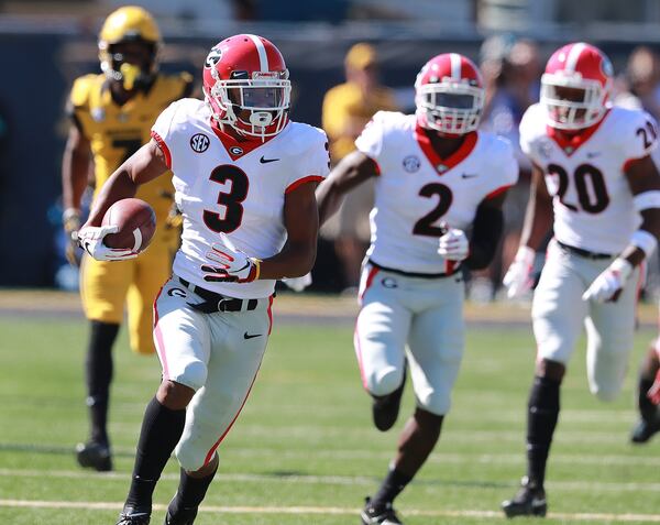 Georgia defensive back Tyson Campbell strips the ball from Missouri tight end Albert Okwuegbunam and returns it for a touchdown for a 7-0 lead Saturday, Sept 22, 2018, in Columbia, Mo.  Curtis Compton/ccompton@ajc.com