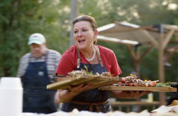 AMERICAN BARBECUE SHOWDOWN - TINA CANNON in episode RED, WHITE AND BARBECUE from AMERICAN BARBECUE SHOWDOWN. CR. Courtesy of NETFLIX/NETFLIX © 2020