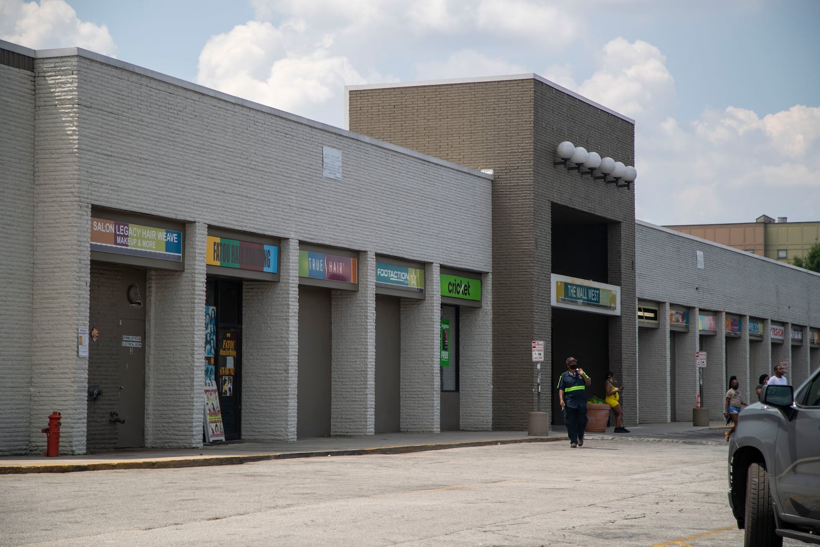 08/25/2021 — Atlanta, Georgia — The exterior of The Mall West End in Atlanta’s West End community, Wednesday, August 25, 2021. (Alyssa Pointer/Atlanta Journal Constitution)