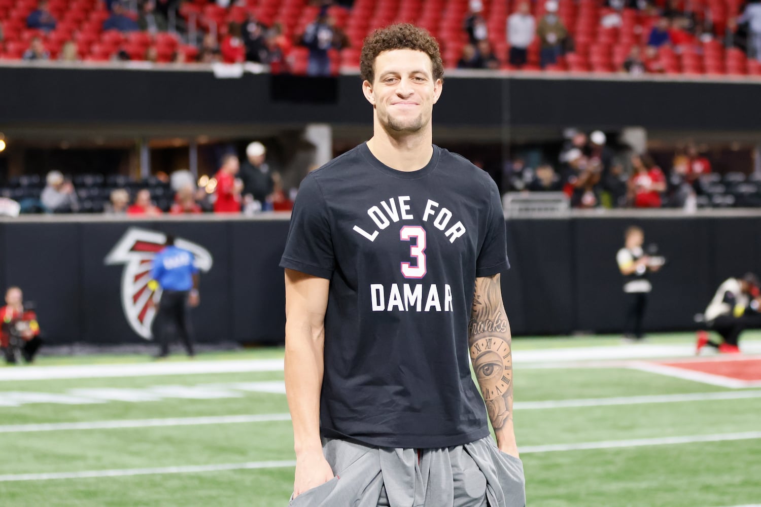 Falcons tight end Feleipe Franks shows a T-shirt supporting Bills safety Damar Hamlin. Hamlin is recovering from a cardiac arrest suffered last Monday in Cincinnati. (Miguel Martinez / miguel.martinezjimenez@ajc.com)