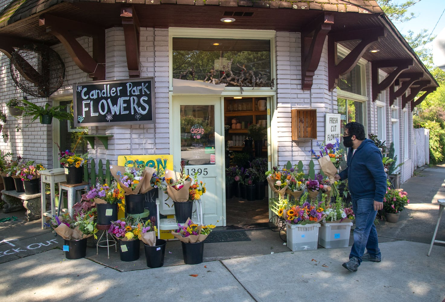 PHOTOS: Finding flowers for Mom during pandemic