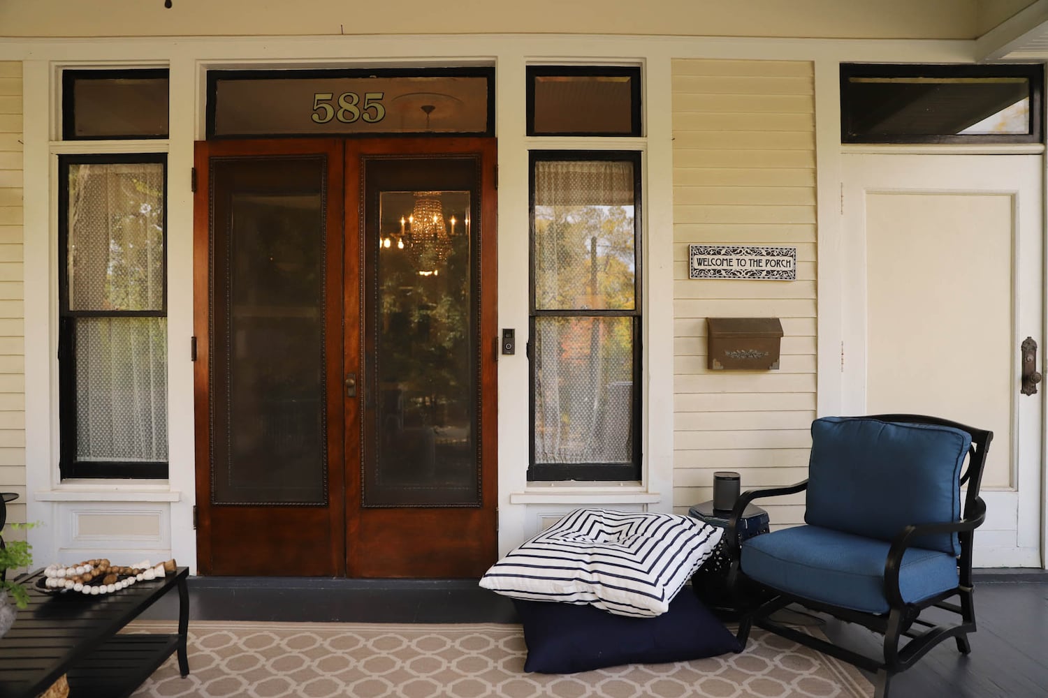 Photos: American foursquare accented with Prairie-style features, perched above Grant Park