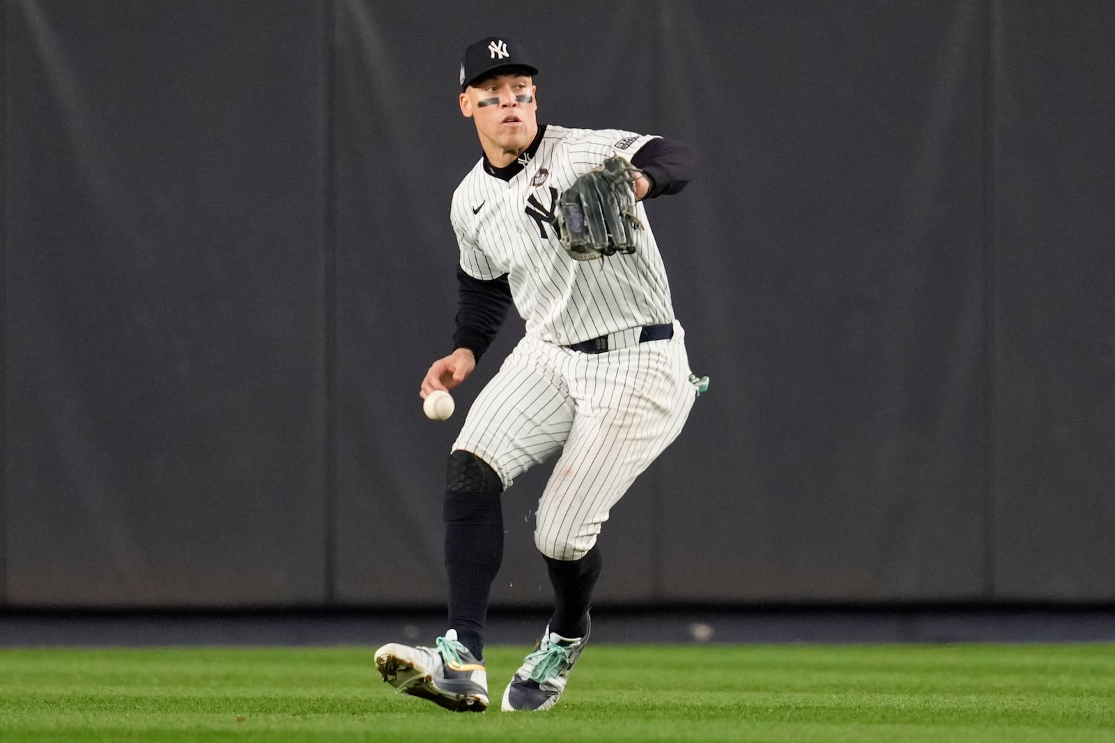 New York Yankees center fielder Aaron Judge makes error fielding on a ball hit by Los Angeles Dodgers' Tommy Edman during the fifth inning in Game 5 of the baseball World Series, Wednesday, Oct. 30, 2024, in New York. (AP Photo/Ashley Landis)