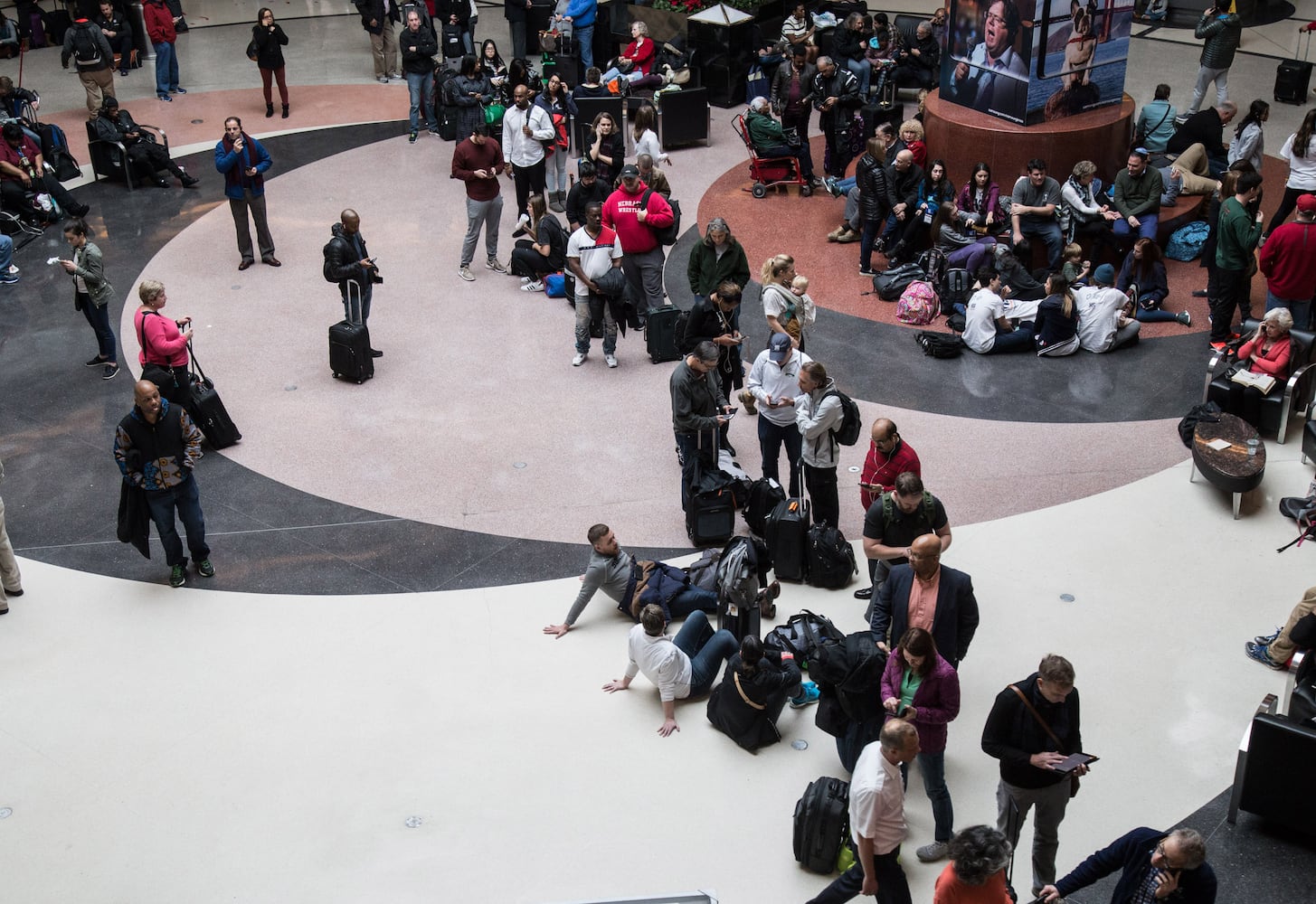 Photos: Power outage paralyzes Atlanta Airport