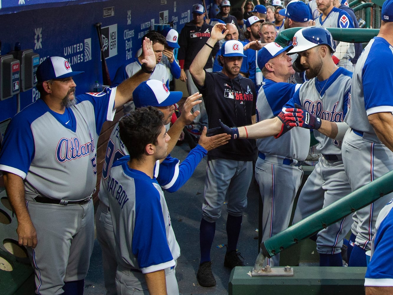 Photos: Braves wear throwback uniforms against Phillies