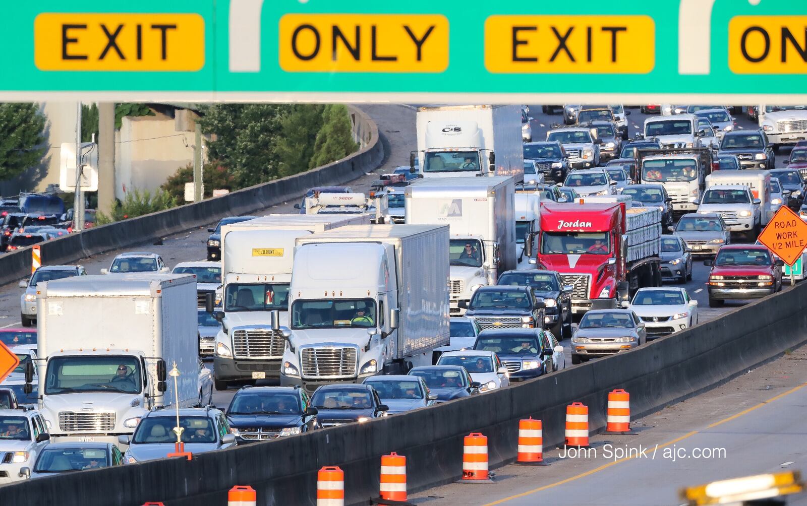 Delays were heavy on I-285 in both directions through Cobb and Fulton counties after two Wednesday morning crashes. JOHN SPINK / JSPINK@AJC.COM