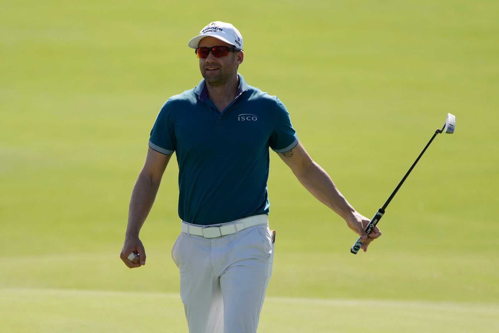 Ben Silverman reacts after sinking a putt on the ninth green during the first round of Shriners Children's Open golf tournament Thursday, Oct. 17, 2024, in Las Vegas. (AP Photo/John Locher)