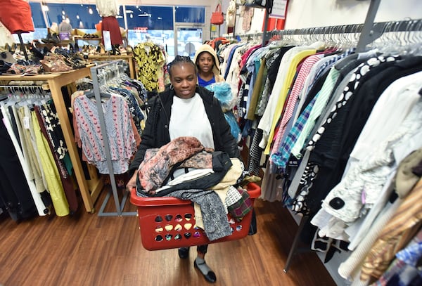 Toqullia Porter, with her daughter Makayla, 11, drops off items to sell on consignment at Finders Keepers Boutique in Decatur this week. It’s been a busy time at consignment stores, thanks to the usual start-of-the-year closet cleaning as well as Japanese organizing pro Marie Kondo’s new Netflix series, “Tidying Up With Marie Kondo.” HYOSUB SHIN / HSHIN@AJC.COM