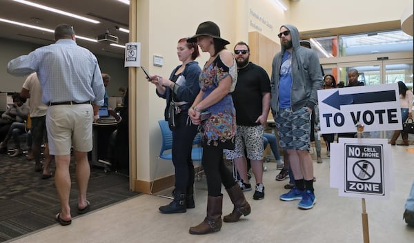 November 4, 2016 - Atlanta - Lines stretch out the door of the Southeast Atlanta Library this morning on the last day of early voting before election day on Tuesday. BOB ANDRES /BANDRES@AJC.COM