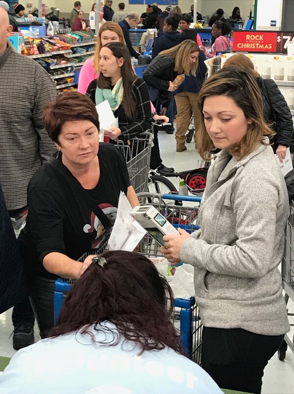  Lisa and Haley Thompson of Suwanee spend more than two hours collecting gifts for six foster children. "It makes you feel good on Christmas morning," Lisa said. "We have made this a family tradition." CREDIT: Rodney Ho/rho@ajc.com