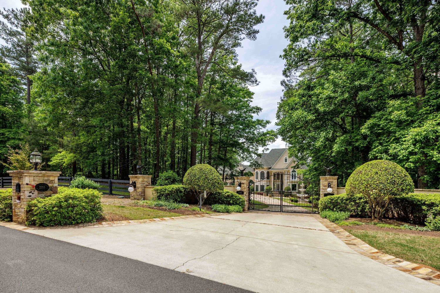 Luxurious Atlanta estate going to auction is both a ranch and a vineyard