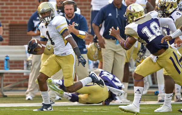 Tech running back Qua Searcy (1) runs away from Alcorn State Braves defensive back LaShaun Ealey (18) in the first half of the season opener. (Hyosub Shin/AJC)