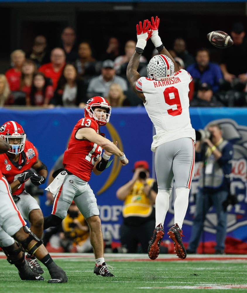 Georgia Bulldogs quarterback Stetson Bennett (13) passes over the defense of Ohio State Buckeyes defensive end Zach Harrison (9). (Jason Getz / Jason.Getz@ajc.com)