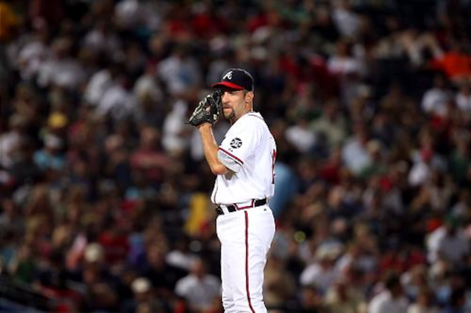 Smoltz takes no-hitter into 8th