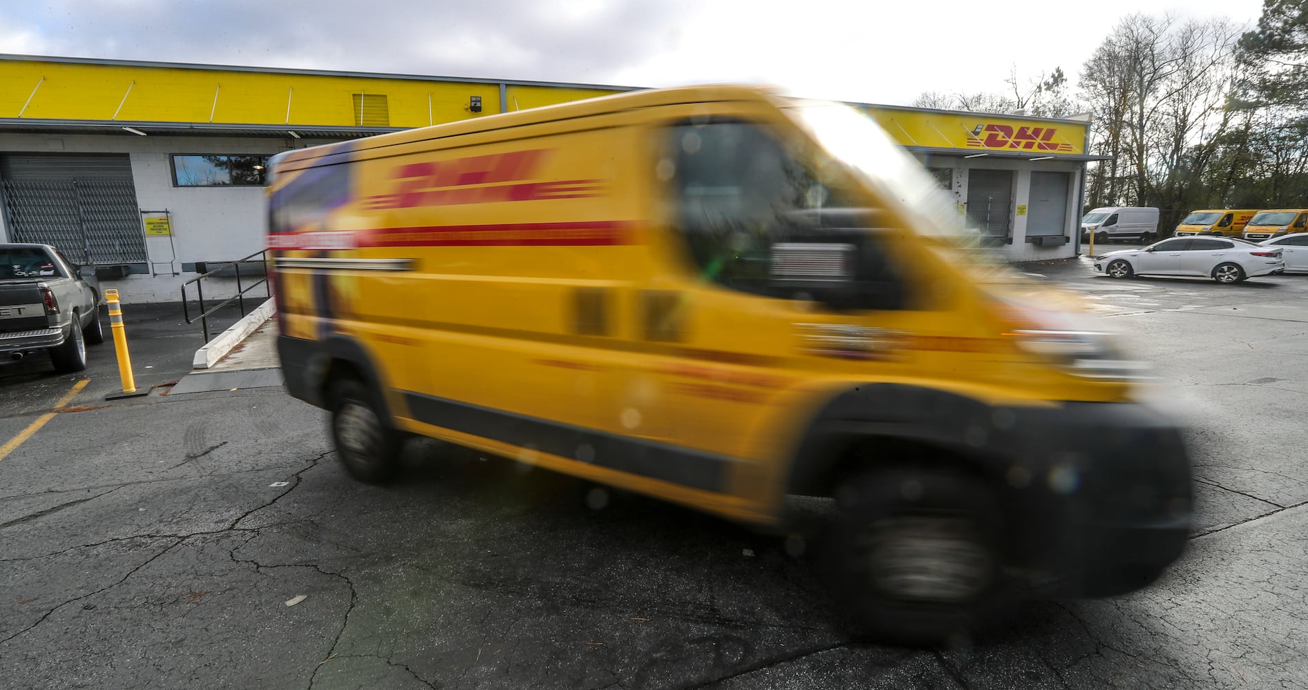 December 15, 2022 ATLANTA: Drivers take off after loading up. (John Spink / John.Spink@ajc.com)

