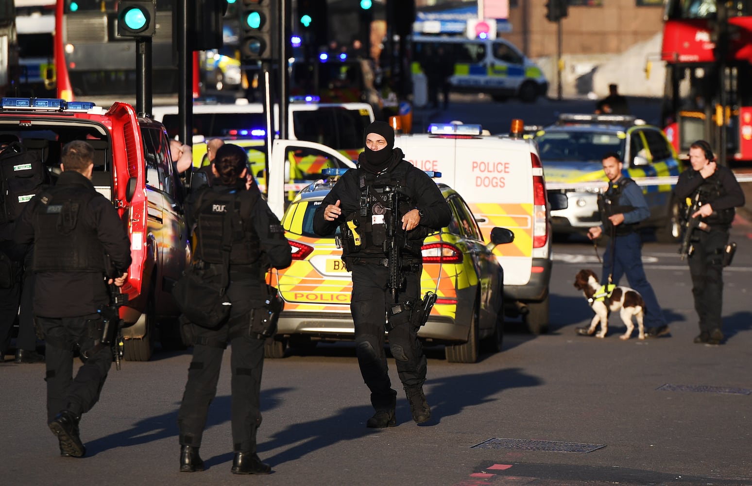 IMAGES: Stabbing on London Bridge