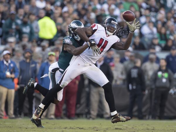 PHILADELPHIA, PA - NOVEMBER 13: Jalen Mills #31 of the Philadelphia Eagles interferes with Julio Jones #11 of the Atlanta Falcons in the fourth quarter at Lincoln Financial Field on November 13, 2016 in Philadelphia, Pennsylvania. The Eagles defeated the Falcons 24-15. (Photo by Mitchell Leff/Getty Images)