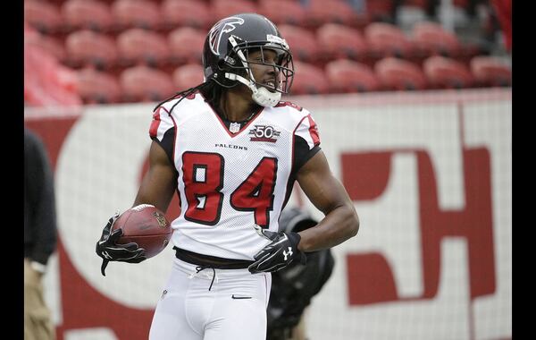 Atlanta Falcons wide receiver Roddy White (84) warms up before an NFL football game against the San Francisco 49ers in Santa Clara, Calif., Sunday, Nov. 8, 2015. (AP Photo/Marcio Jose Sanchez)