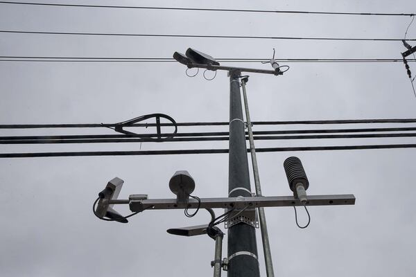 12/23/2019 — Atlanta, Georgia — A Road Weather Information System sensor is mounted on a pole along North Druid Hills Road NE in Atlanta, Monday, December 23, 2019. The city of Brookhaven is, to its knowledge, the first government to partner with Georgia DOT to install a Road Weather Information System sensor. The device, installed at the intersection of Buford Highway and North Druid Hills Road, can provide real-time data on weather factors including pavement conditions, precipitation amounts and visibility. (ALYSSA POINTER/ALYSSA.POINTER@AJC.COM)