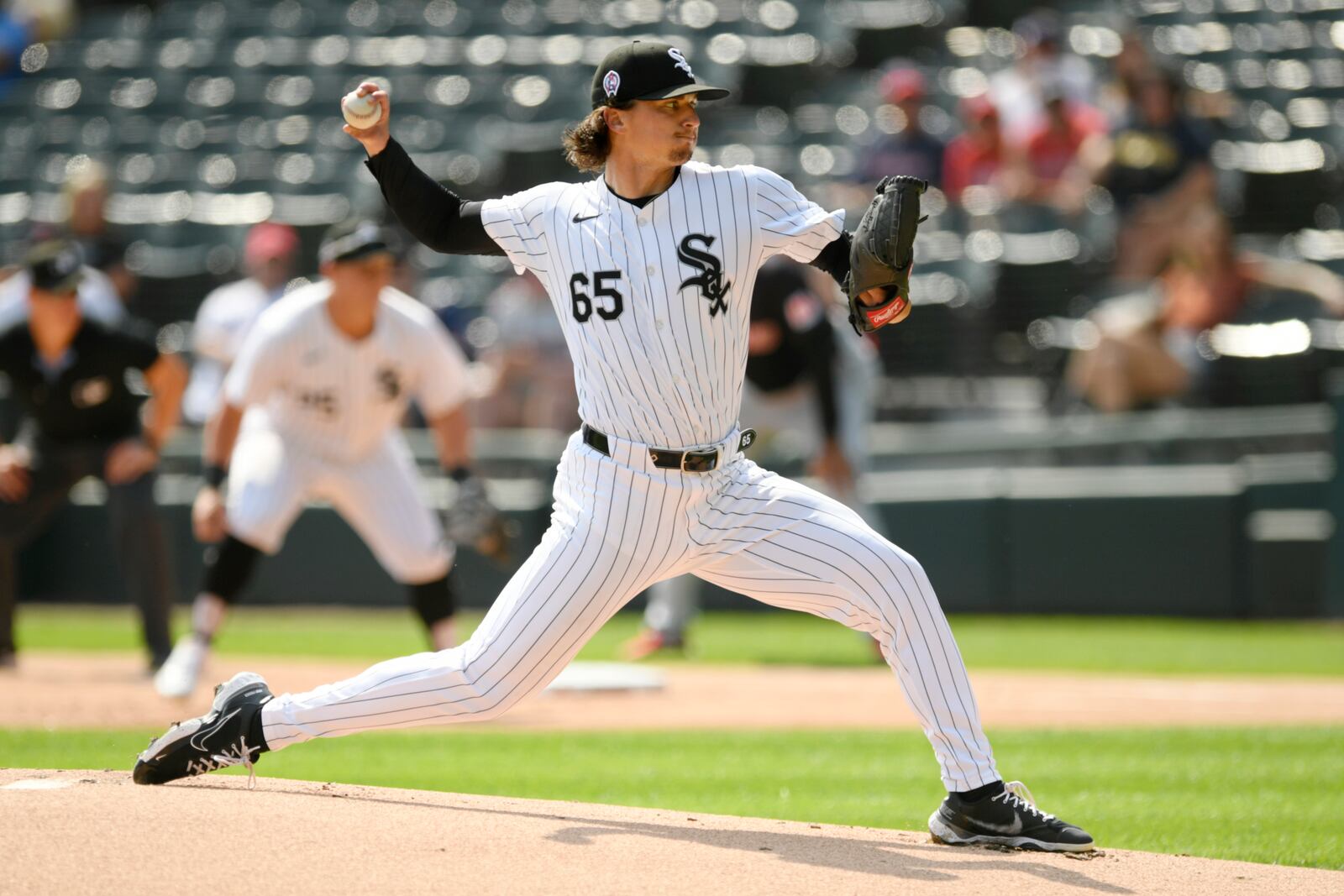 Chicago White Sox starter Davis Martin throws during the first inning of a baseball game against the Cleveland Guardians in Chicago, Wednesday, Sept. 11, 2024. (AP Photo/Paul Beaty)