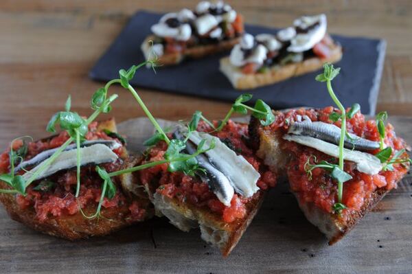 Pan con tomato at Cooks & Soldiers. Credit: Becky Stein.