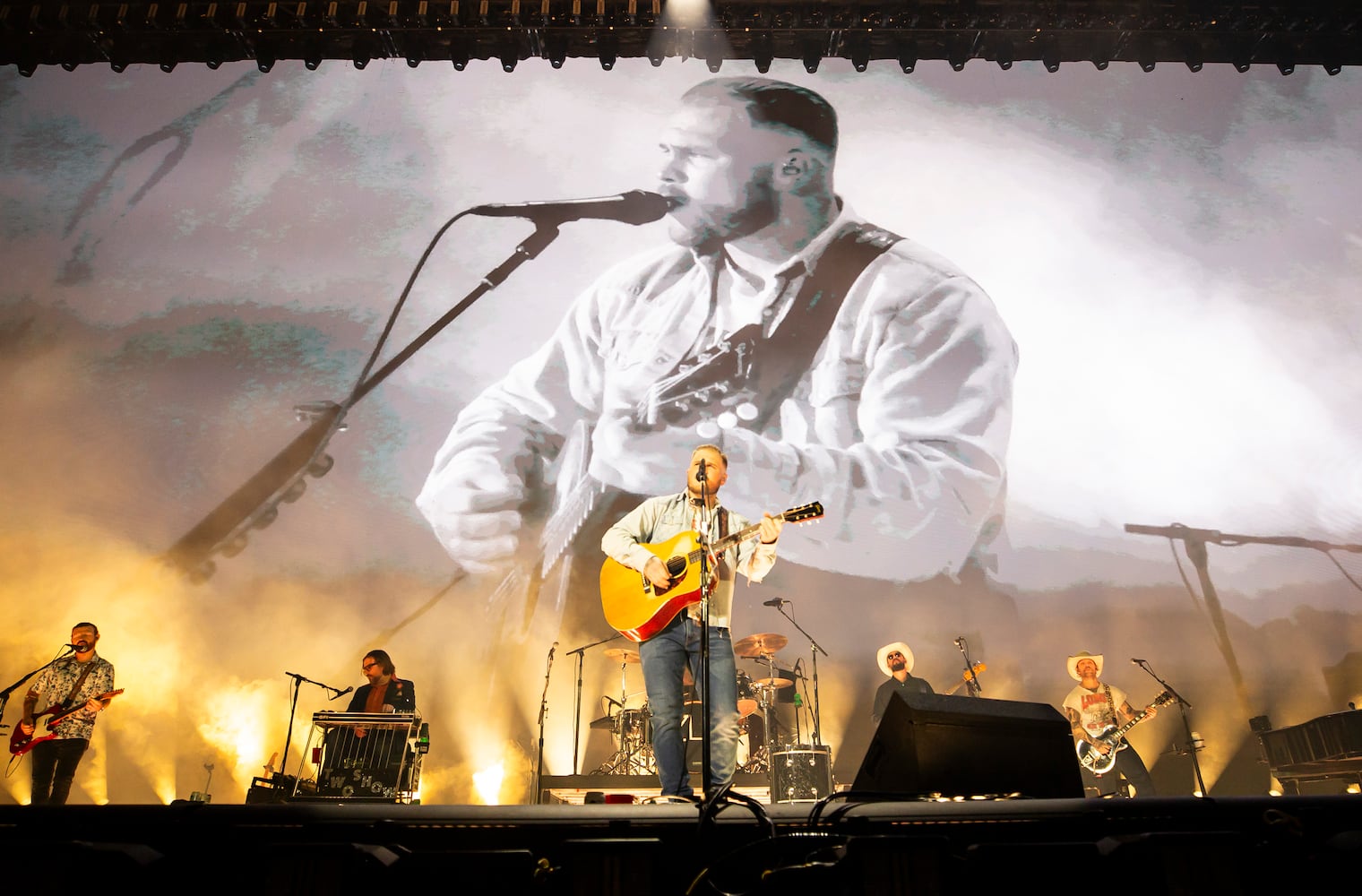 Atlanta, Ga: Zach Bryan played to a sold-out crowd of cowboy hat-clad fans who sang along with every word. Photo taken Saturday August 10, 2024 at Mercedes Benz Sadium. (RYAN FLEISHER FOR THE ATLANTA JOURNAL-CONSTITUTION)