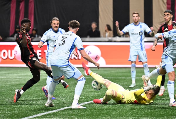 Atlanta United forward Emmanuel Latte Lath (left) makes a shot on goal past CF Montreal goalkeeper Jonathan Sirois (40) during the second half of Atlanta United’s MLS season opener at Mercedes-Benz Stadium, Saturday, February 22, 2025, in Atlanta. Atlanta United won 3-2 over CF Montreal. (Hyosub Shin / AJC)