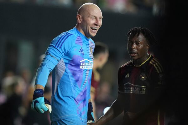 Atlanta United goalkeeper Brad Guzan (1) celebrates after defeating Inter Miami during an MLS playoff opening round soccer match, Saturday, Nov. 9, 2024, in Fort Lauderdale, Fla. (AP Photo/Lynne Sladky)