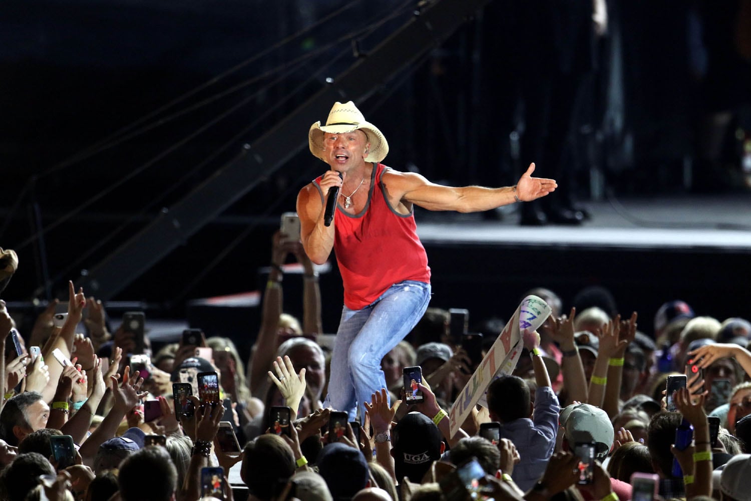 Kenny Chesney at Mercedes-Benz Stadium