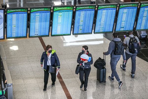  Travelers at Hartsfield-Jackson International Airport as the airport  prepares for a busy Thanksgiving travel period. ( John Spink / John.Spink@ajc.com)

