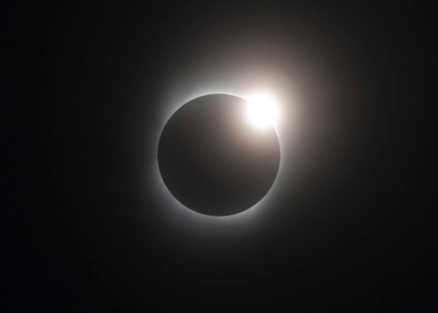 Total eclipse wows Asia