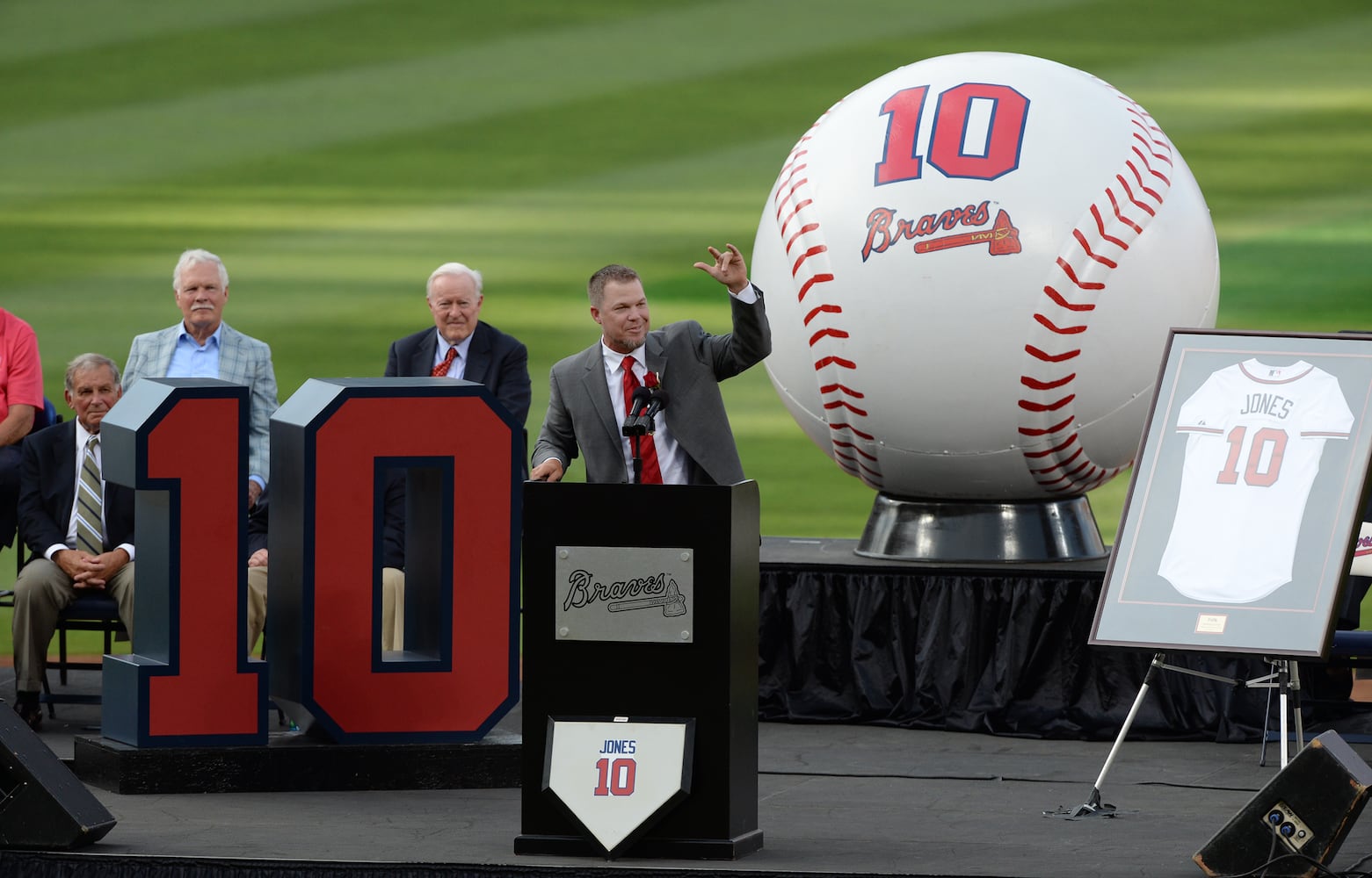 Braves retire Chipper Jones' jersey