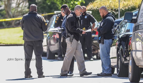 DeKalb police at the scene of a deadly shooting on Lehigh Way. JOHN SPINK / JSPINK@AJC.COM