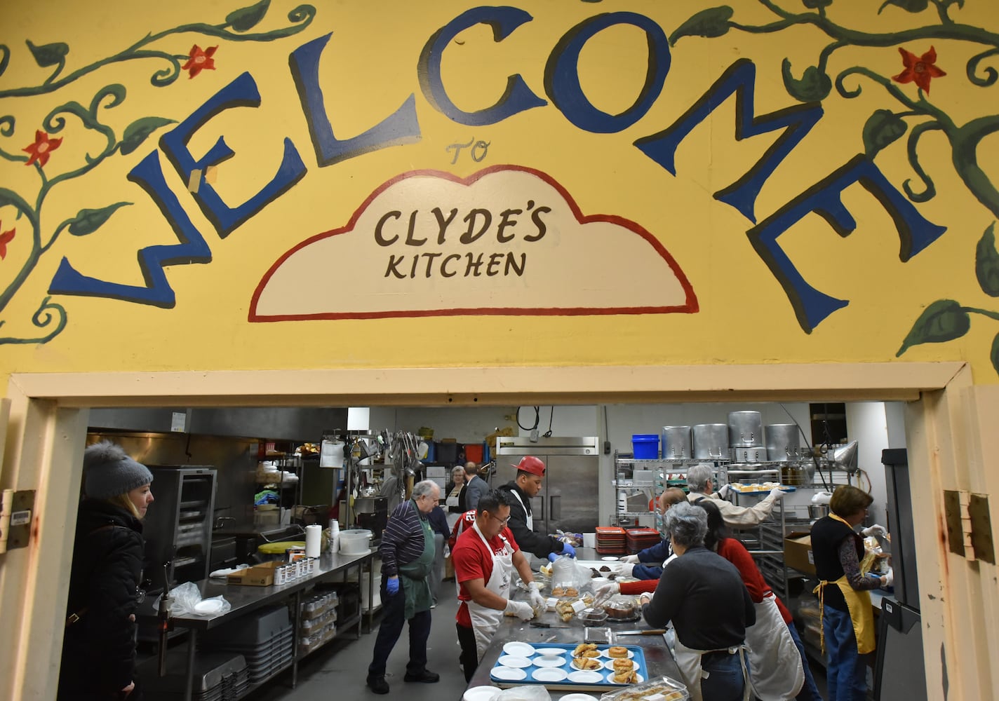 Photos: Helping homeless during Super Bowl