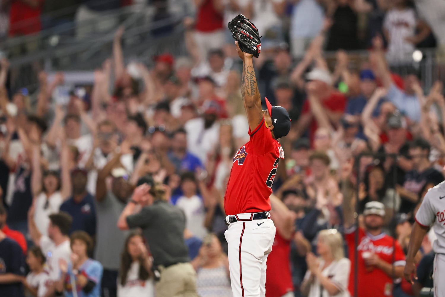 061023 BRAVES PHOTO