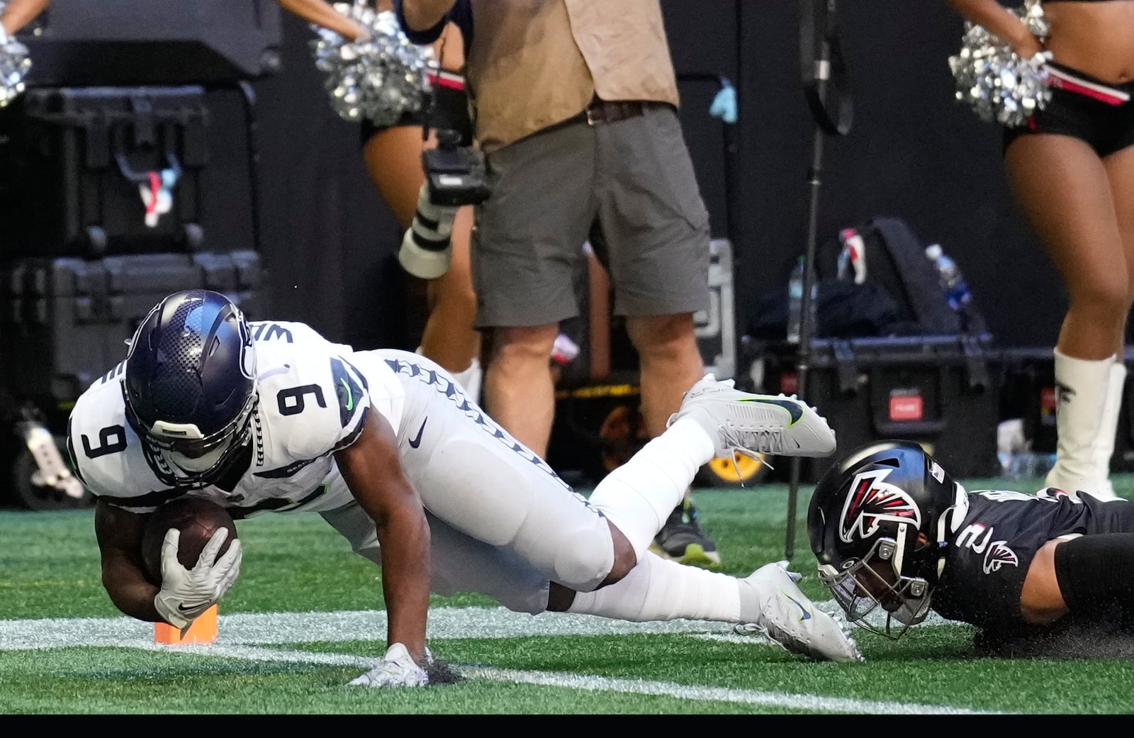 Seattle Seahawks running back Kenneth Walker III (9) gets past Atlanta Falcons safety Jessie Bates III (3) as he runs for a touchdown during the first half of an NFL football game, Sunday, Oct. 20, 2024, in Atlanta. (AP Photo/ Brynn Anderson )