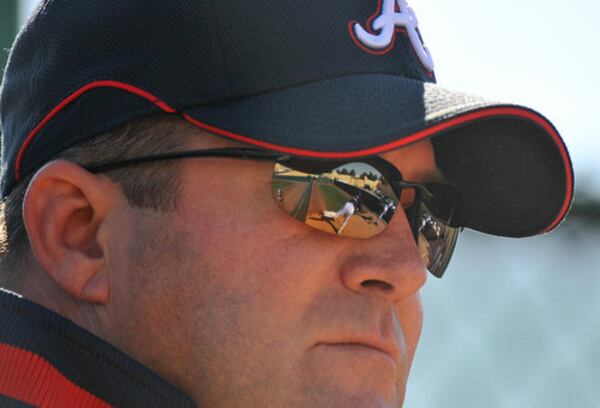 090216. LAKE BUENA VISTA, FL. Braves pitching coach Roger McDowell cq keeps an eye on pitchers as they throw in the bullpen during the second official day of Braves spring training at Disney's Wide World of Sports facility in Lake Buena Vista, FL. RICH ADDICKS / raddicks@ajc.com Roger McDowell's Braves pitchers have finished in the top five in the majors in ERA for six consecutive seasons. (Rich Addicks/AJC photo)