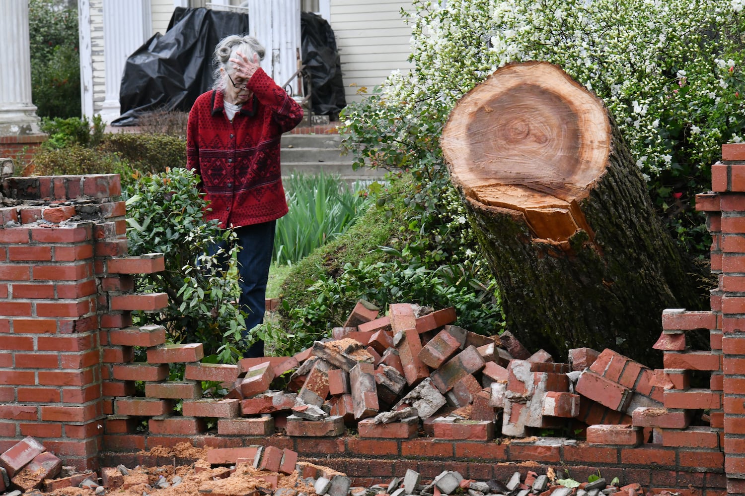 Kemp visits tornado-ravaged Coweta County