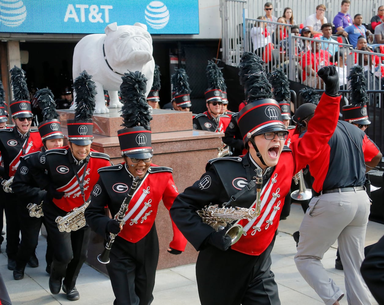 Photos: Bulldogs outlast South Carolina, improve to 9-0