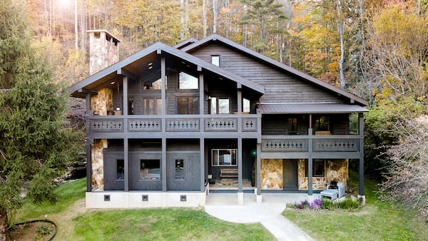 The Chalet Lodge at Outland Great Smoky Mountains features seven bedrooms, all with en suite bathrooms. Courtesy of Jackson County Tourism Development Authority