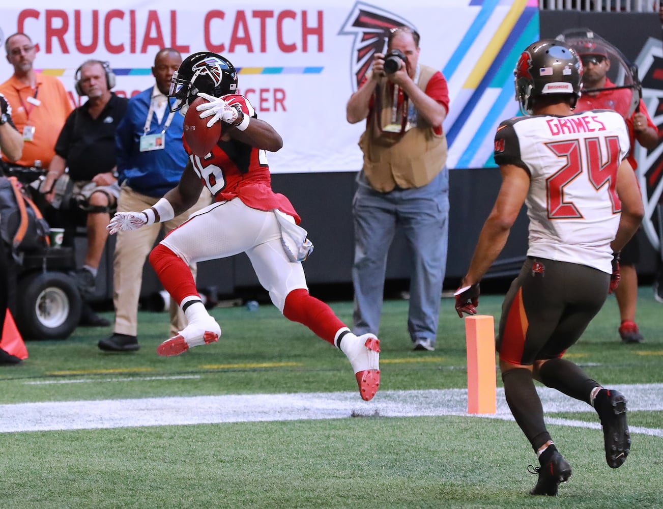 Photos: Falcons hold off Buccaneers for much-needed win