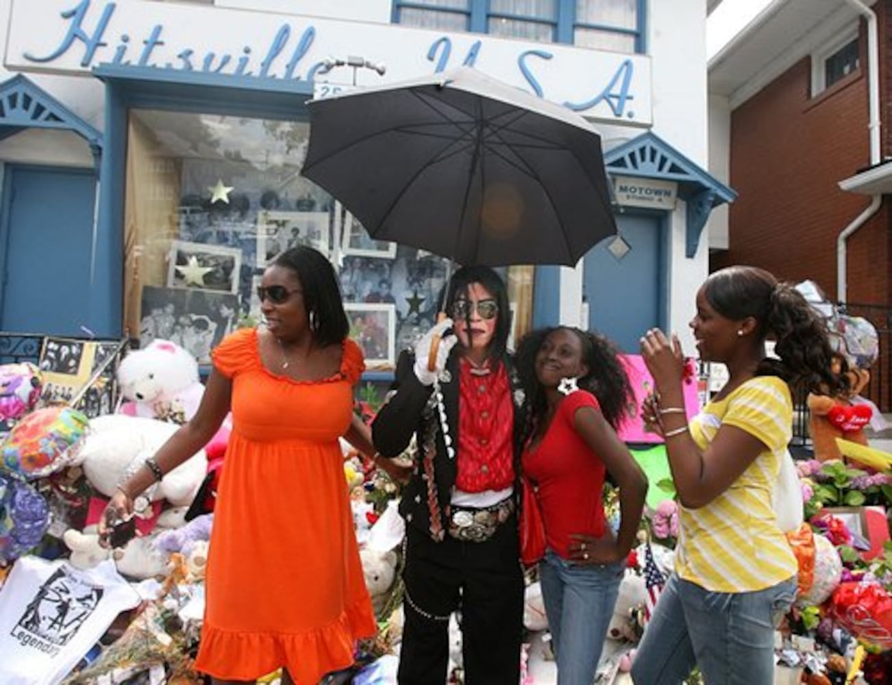 Michael Jackson memorial buried in Detroit