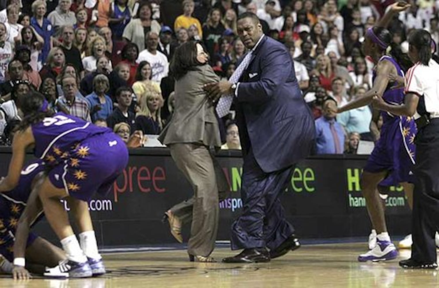 WNBA brawl: Detroit, L.A. players, coaches fight