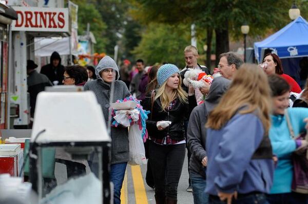 Hats and coats can be must-have accessories during the Smyrna Fall Jonquil Festival. (Credit: David Tulis)