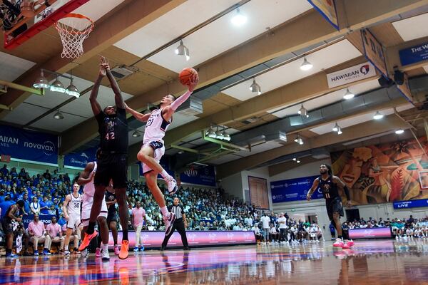 Memphis forward Dain Dainja (42) defends against UConn guard Aidan Mahaney (20) during the first half of an NCAA college basketball game at the Maui Invitational Monday, Nov. 25, 2024, in Lahaina, Hawaii. (AP Photo/Lindsey Wasson)